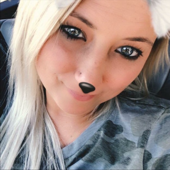 Meet your Posher, Ashley - Picture 2 of 2